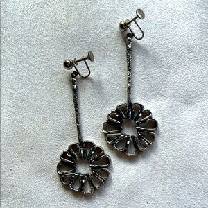 Artisan BRUTALIST screw clasp earrings. Handmade from the 70’s.🖤